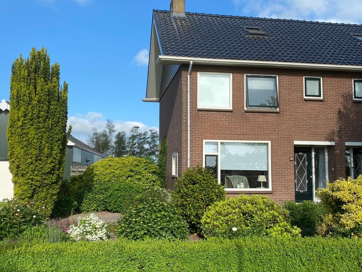 Huis Bij Het Water Met Sloepje Jutrijp Eksteriør billede