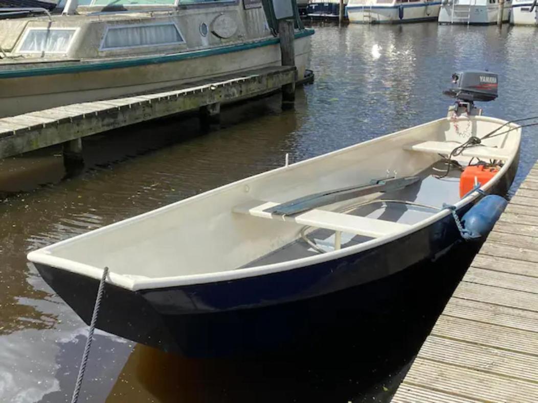 Huis Bij Het Water Met Sloepje Jutrijp Eksteriør billede