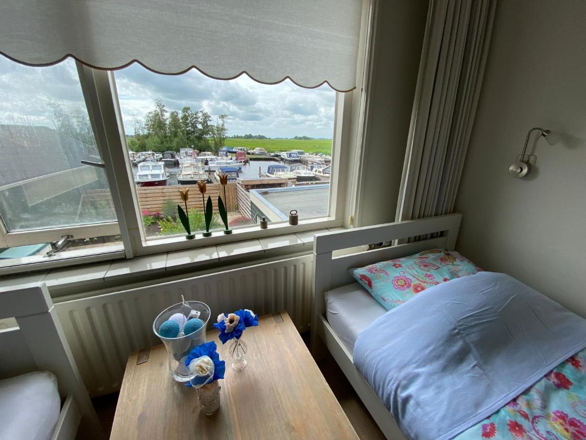 Huis Bij Het Water Met Sloepje Jutrijp Eksteriør billede