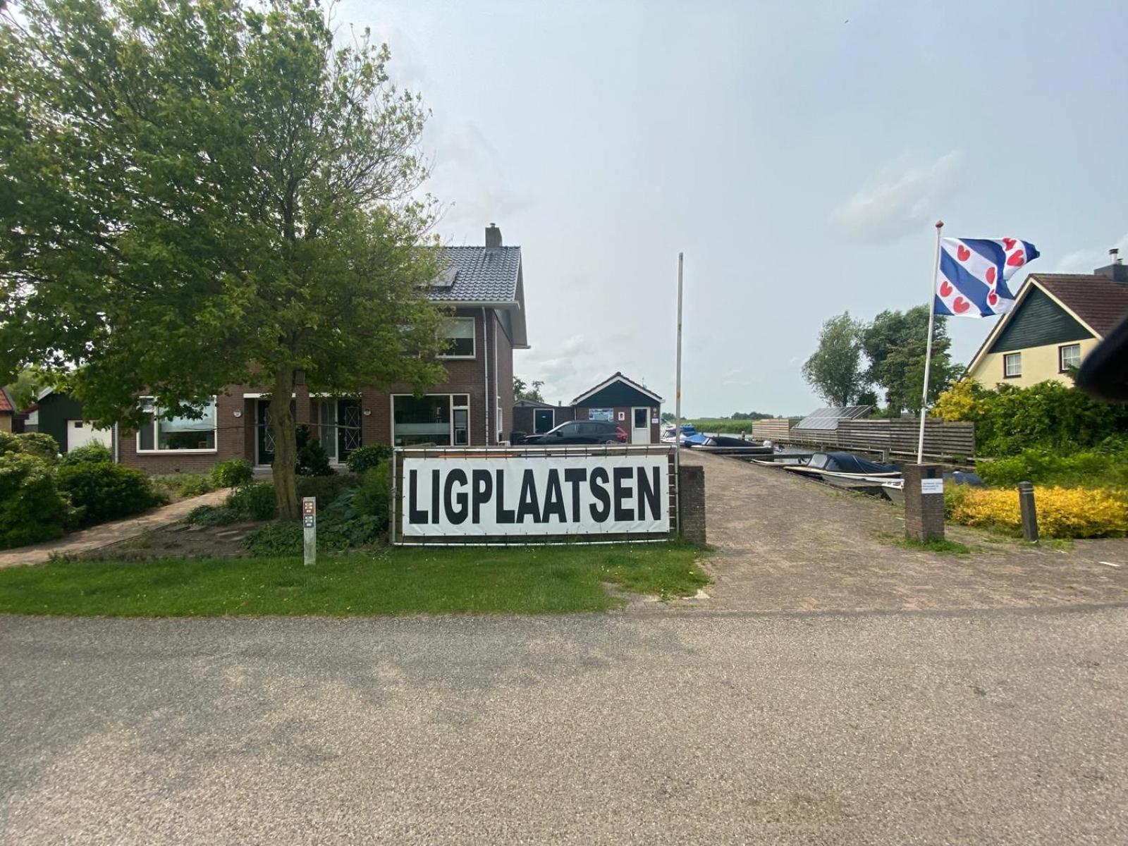Huis Bij Het Water Met Sloepje Jutrijp Eksteriør billede